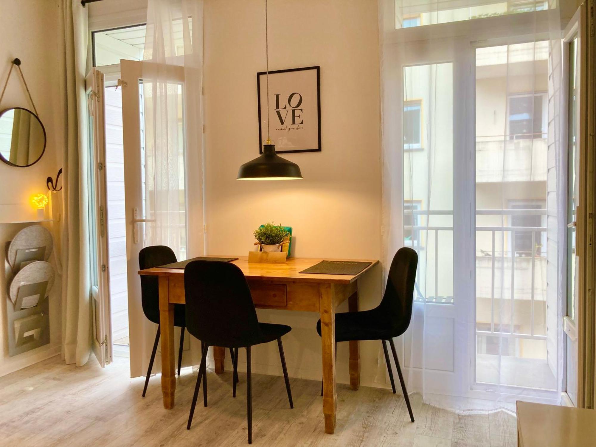 Living At Saarpartments - Adultsonly - Business & Holiday Homes With Kitchen For Long- And Short Term Stay, 3 Min To St Johanner Markt And Points Of Interest ซาร์บรึคเคน ภายนอก รูปภาพ